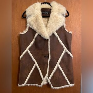 Brown faux leather vest with tan faux fur interior, outer collar & stitch W LG